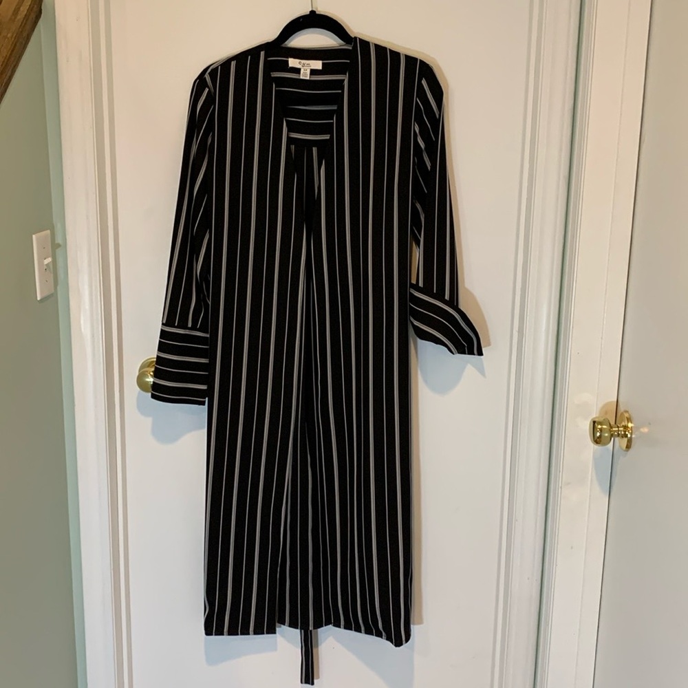 Maxi C by One gray/black striped duster. Size S; EUC.